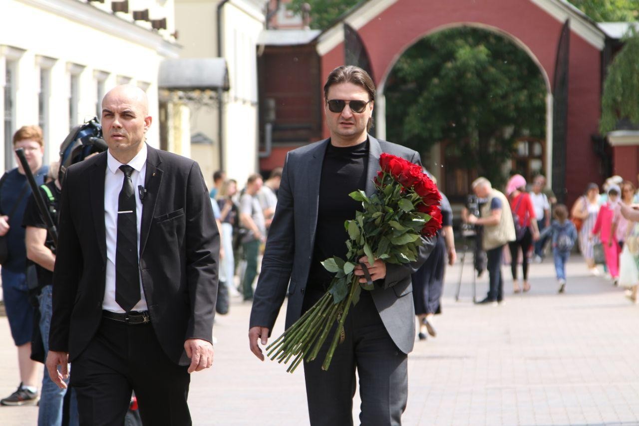 Zavorotņukas atvadu ceremonijā nedrīkstēja ne filmēt, ne fotografēt... Taču viss notika - kā jau krievijā tam jānotiek (Attēls 2)