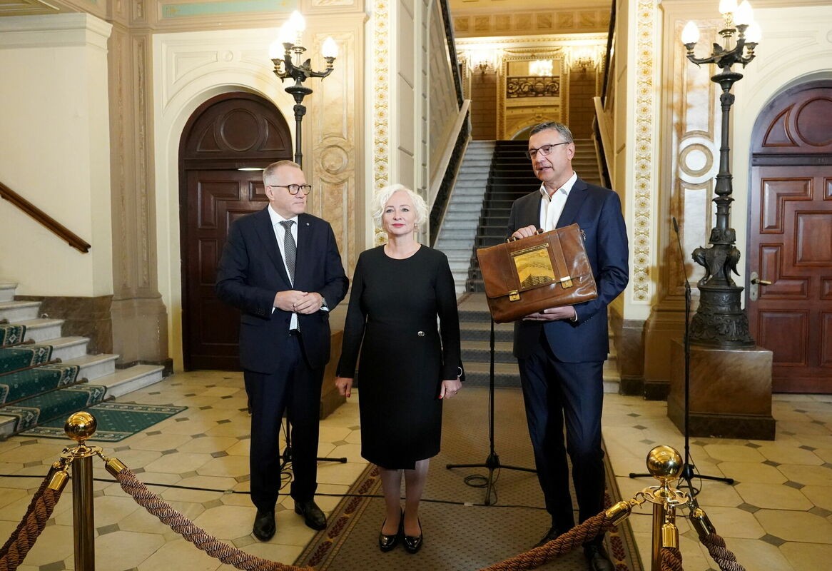 Video tiešraide no Saeimas. SKANDALOZI! Par cenu samazināšanu veikalos vairums deputātu neatbalsta latviešu tautas un ģimeņu intereses (Attēls 2)