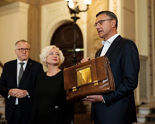 Video tiešraide no Saeimas. SKANDALOZI! Par cenu samazināšanu veikalos vairums deputātu neatbalsta latviešu tautas un ģimeņu intereses (Attēls 3)